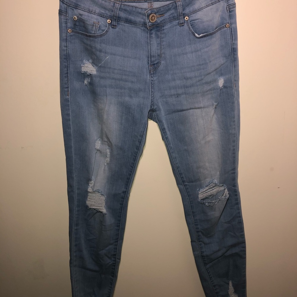 FN Light Wash Ripped Jeans [9]